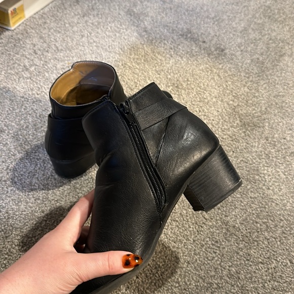 Block heeled booties - Picture 5 of 8